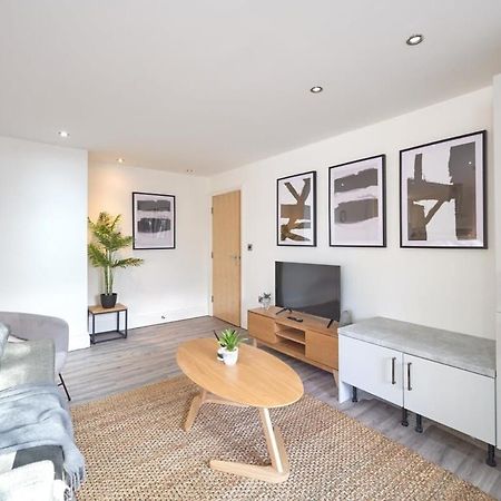 A Stylish Apartment With Parking In Preston Preston  Dış mekan fotoğraf