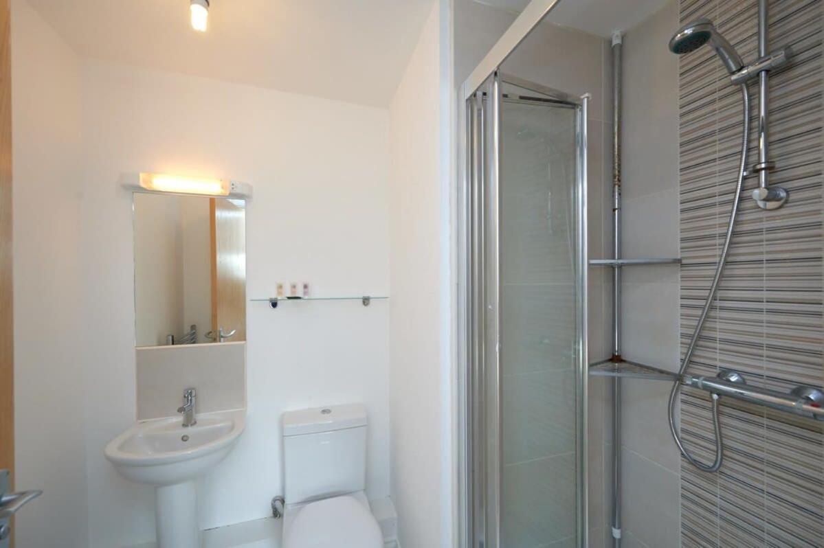 A Stylish Apartment With Parking In Preston Preston  Dış mekan fotoğraf